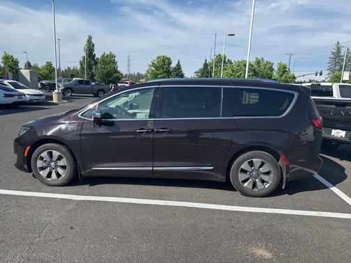 2017 Chrysler Pacifica Hybrid Platinum