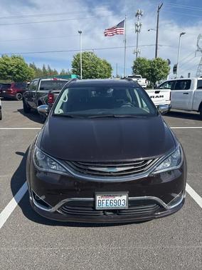2017 Chrysler Pacifica Hybrid Platinum