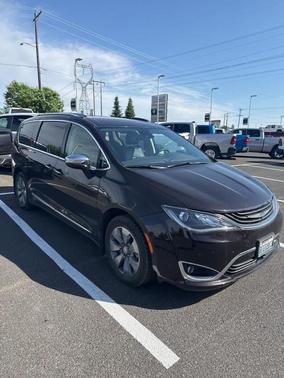 2017 Chrysler Pacifica Hybrid Platinum