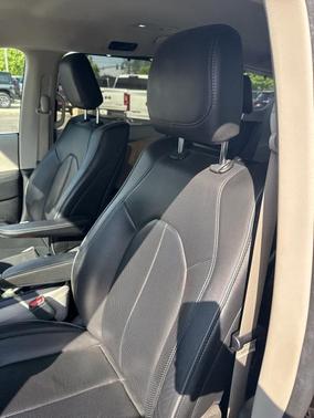 2017 Chrysler Pacifica Hybrid Platinum