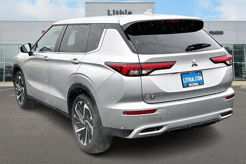 2024 Mitsubishi Outlander SE