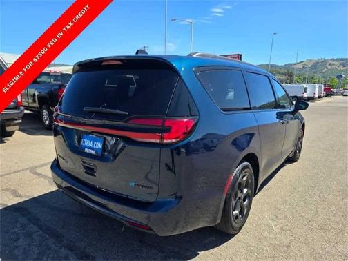 2025 Chrysler Pacifica Hybrid Select