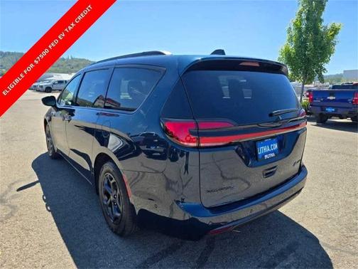 2025 Chrysler Pacifica Hybrid Select