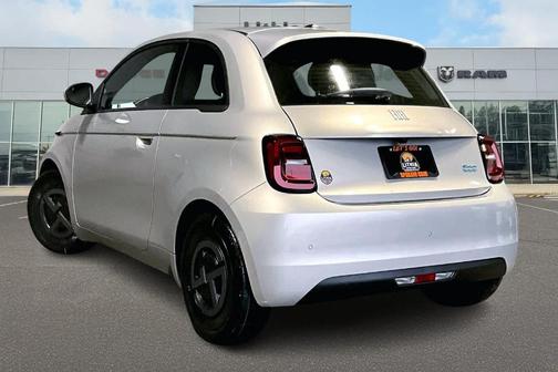 2025 FIAT 500e Base