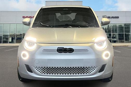 2025 FIAT 500e Base