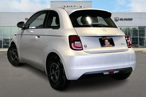 2025 FIAT 500e Base