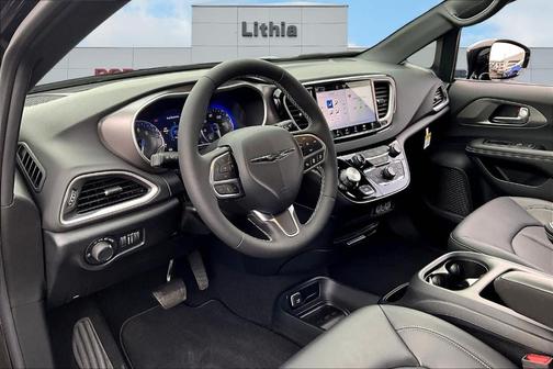 2025 Chrysler Voyager LX