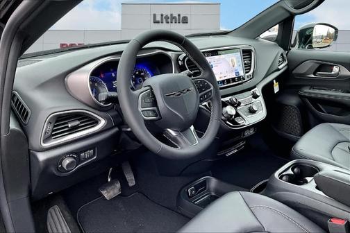 2025 Chrysler Voyager LX