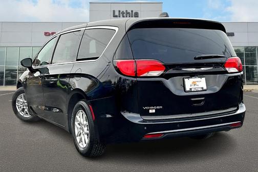 2025 Chrysler Voyager LX