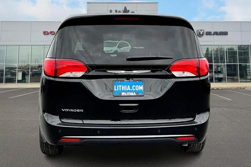 2025 Chrysler Voyager LX