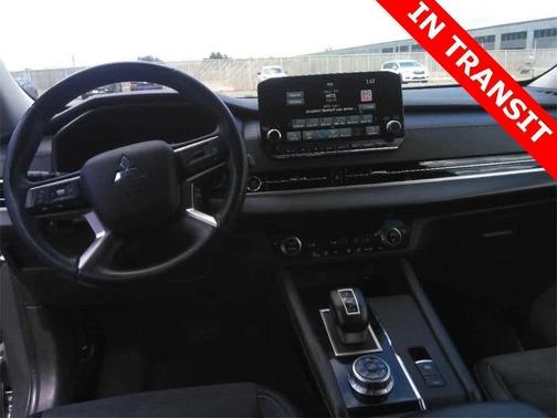 2023 Mitsubishi Outlander SE