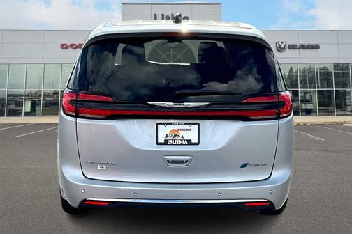 2024 Chrysler Pacifica Hybrid Select