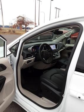 2024 Chrysler Pacifica Touring-L