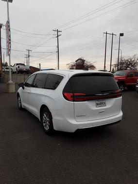 2024 Chrysler Pacifica Touring-L