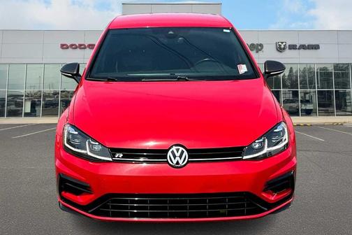 2019 Volkswagen Golf R 2.0T w/DCC & Navigation