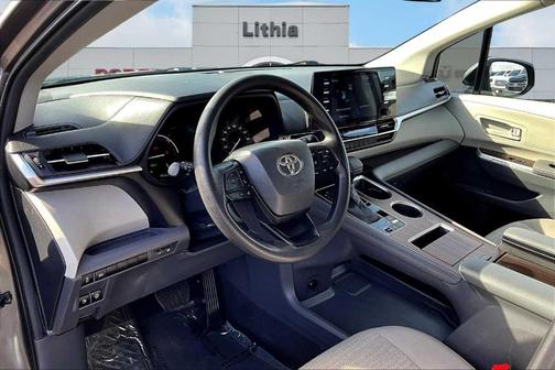 2024 Toyota Sienna LE