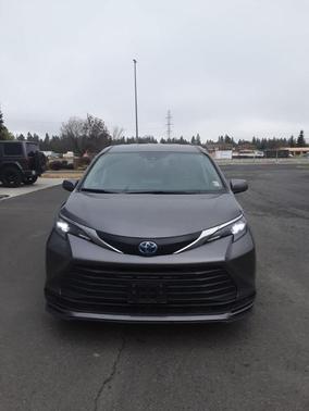 2024 Toyota Sienna LE