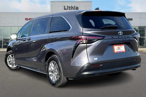 2024 Toyota Sienna LE