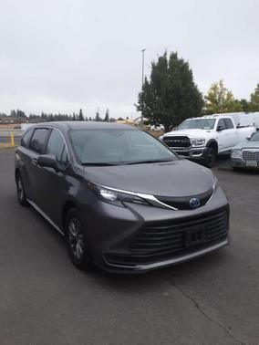 2024 Toyota Sienna LE