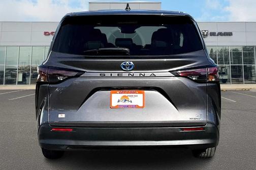 2024 Toyota Sienna LE