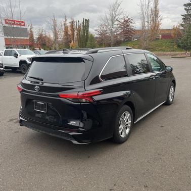 2022 Toyota Sienna XSE 7 Passenger