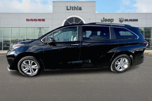 2022 Toyota Sienna XSE 7 Passenger