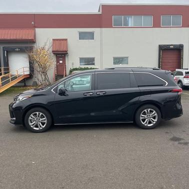 2022 Toyota Sienna XSE 7 Passenger
