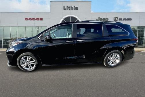 2022 Toyota Sienna XSE 7 Passenger