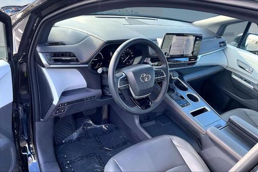 2022 Toyota Sienna XSE 7 Passenger