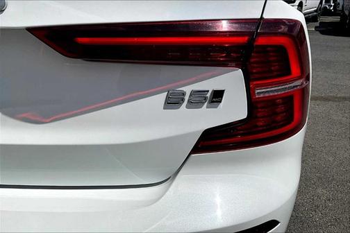 2024 Volvo S60 B5 Plus Dark Theme