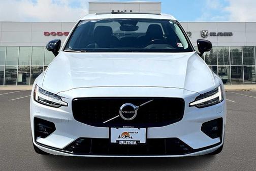 2024 Volvo S60 B5 Plus Dark Theme