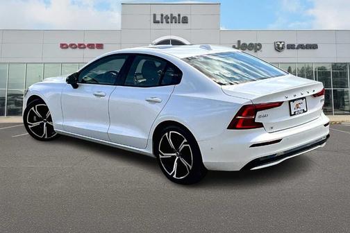 2024 Volvo S60 B5 Plus Dark Theme