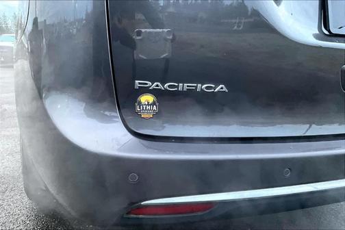 2022 Chrysler Pacifica Touring-L