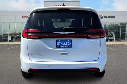 2024 Chrysler Pacifica Touring-L