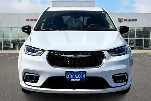 2024 Chrysler Pacifica Touring-L