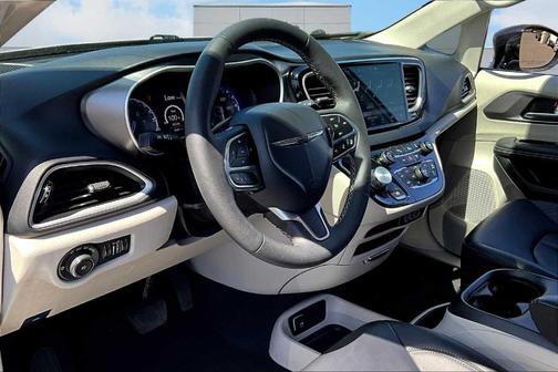 2024 Chrysler Pacifica Touring-L