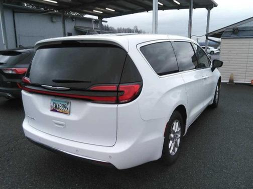 2024 Chrysler Pacifica Touring-L