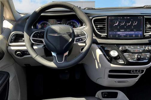2024 Chrysler Pacifica Touring-L