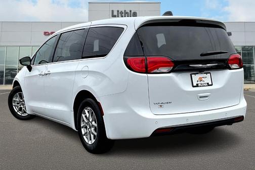 2025 Chrysler Voyager LX