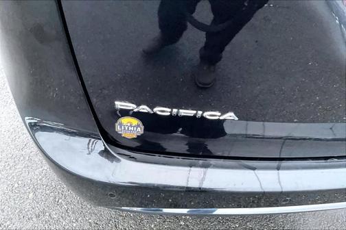 2024 Chrysler Pacifica Touring-L