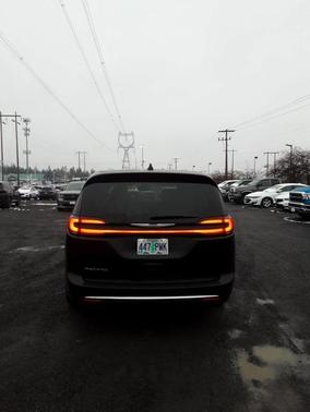 2024 Chrysler Pacifica Touring-L