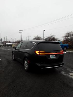 2024 Chrysler Pacifica Touring-L
