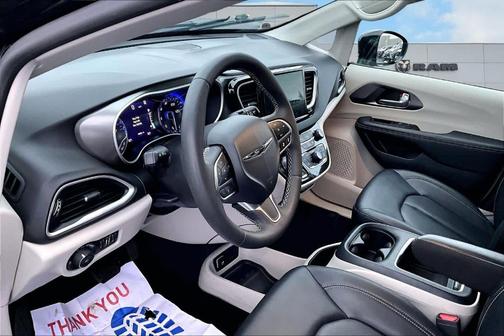 2024 Chrysler Pacifica Touring-L