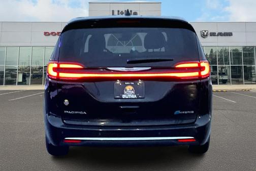 2024 Chrysler Pacifica Hybrid Select