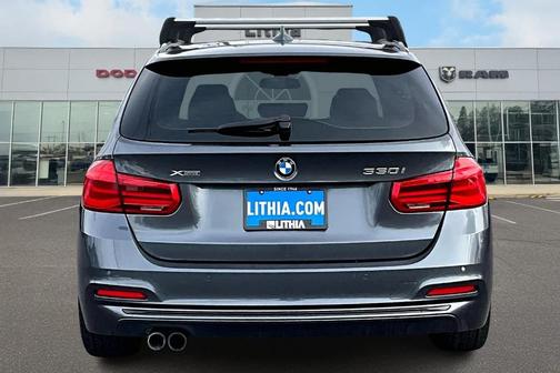 2017 BMW 330 i xDrive
