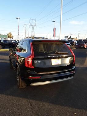 2022 Volvo XC90 T6 Momentum 6 Passenger