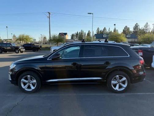 2022 Audi Q7 55 Premium