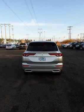 2024 Mitsubishi Outlander SE