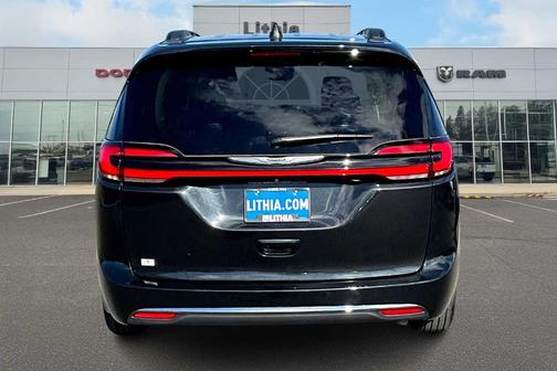 2022 Chrysler Pacifica Touring-L