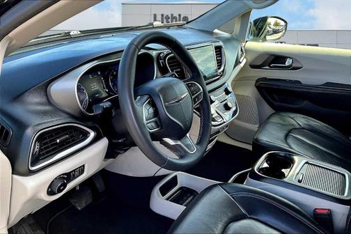 2022 Chrysler Pacifica Touring-L